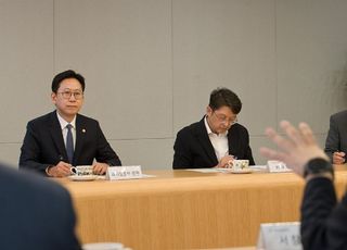배경훈 과기장관 “KT 사태 초동대응 늦어…위약금 면제 약속”