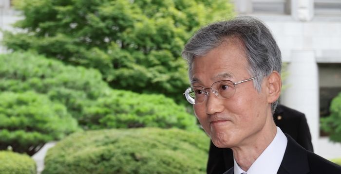 조희대 대법원장, 與 사법개혁 속도전에 "공론화 통해 충분히 논의해야"