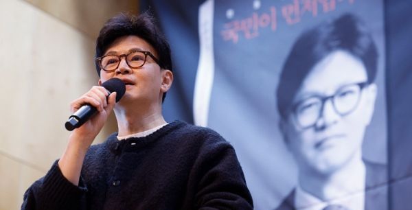특검 압박에 한동훈 자서전 '역주행'…무리수에 민심 들썩?