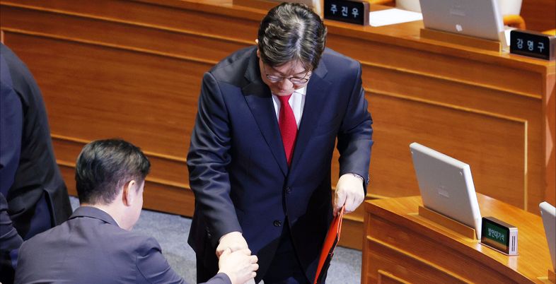 불체포특권 '진짜 포기'한 권성동…당내서도 "李대통령과는 다르네"