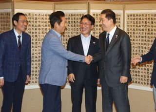 '투톱' 정청래·김병기, 갈등 일단 수면 아래로…리더십 회복은 '글쎄' [정국 기상대]