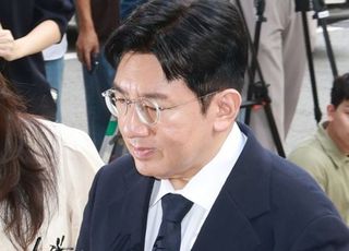 [속보] '1900억 부당이득 혐의' 하이브 방시혁 경찰 출석