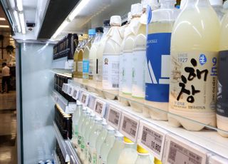 K술, 세계로 가려면 ‘전통주’ 족쇄부터 풀어야 [유통-기자수첩]