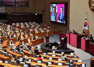 국회 본회의, '정치' 분야 대정부질문