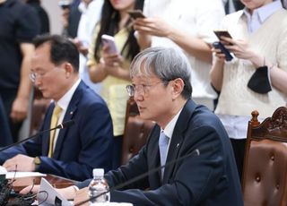 “신뢰 잃으면 업권 존립 위협”…이찬진, 여전사에 강력 경고
