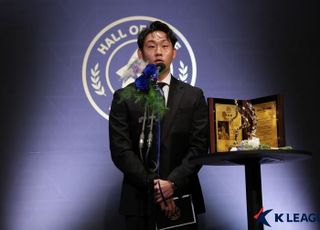 ‘명예의전당’ 오른 고 유상철…아들 “아버지 사랑해주신 모든 분들께 감사”