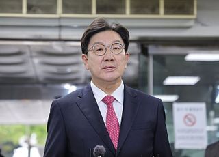'통일교 정치자금 수수 의혹' 권성동, 구속심사 위해 법원 도착…"특검 수사, 거짓"