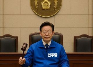 "李대통령, 대법원장 겸 민주당 총재 맡으시라"…이준석이 올린 사진은?
