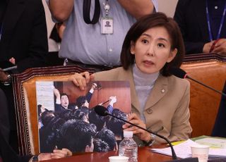 관행 깨는 민주당, 이제 그만해야 [기자수첩-정치]