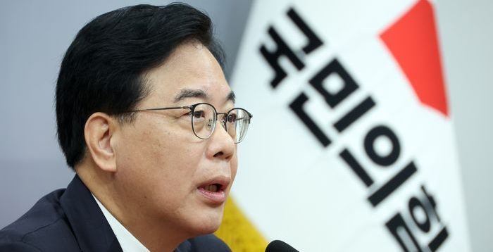 송언석 "강유정 속기록 조작 시도…李대통령 직접 해명해야"