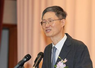 문형배, 李 '선출권력 우위' 발언에…"헌법 한 번 읽어보시라"