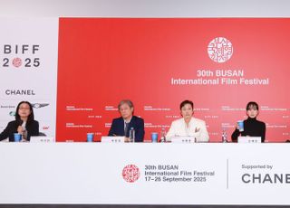 '제30회 부산국제영화제 개막작 어쩔수가없다'