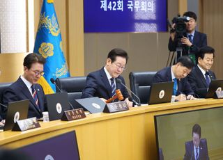 李대통령, 청년주간 맞아 '일자리' 강조…청년실업 출구, 기업 몫으로