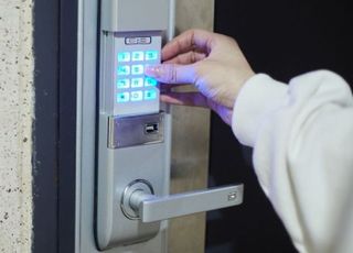 이웃女 집 도어락 열고 무단침입한 男…'이것'으로 알아냈다