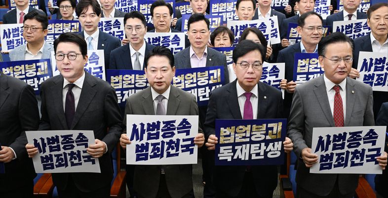 '장외투쟁' 카드 꺼내든 장동혁 지도부…기대와 과제는