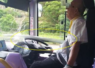 가슴에 쇠막대 꽂히고도...대형사고 막은 운전기사