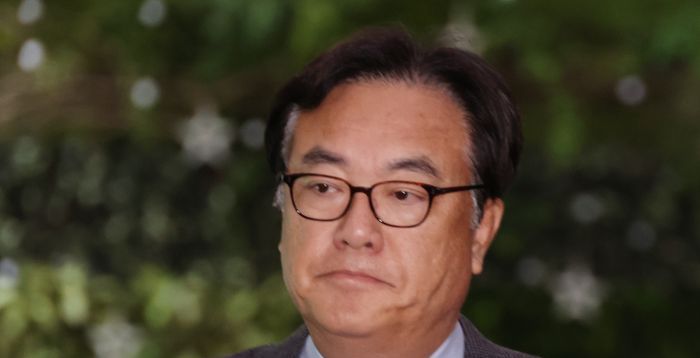 내란특검, '尹 최측근' 정진석 전 대통령비서실장 첫 소환