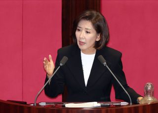 나경원 "李대통령 불법 대북 송금 재판 즉시 재개돼야"