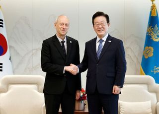 北과 신뢰 회복 외친 李대통령, 마이클 샌델 앞에선 "국민에 평화배당"