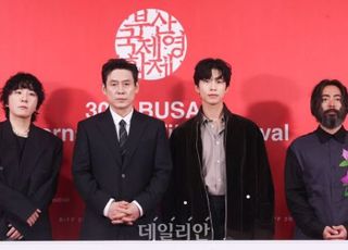 변성현·설경구 '굿뉴스', 항공기 공중 납치 실화를 날카로운 풍자극으로 [30th BIFF]