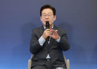 李대통령 "민주당 창당 70년, 당원 동지·국민 믿고 힘차게 앞으로"