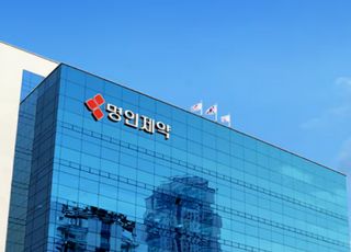 명인제약 '대박' 기대감 속 '오버행' 그림자…두 얼굴의 IPO