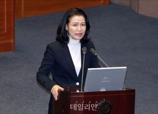 '법카 유용 의혹' 이진숙 방통위원장, 검찰 송치