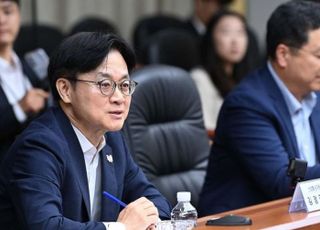미국 고율 관세에 철강업계 고사위기, 정부 4000억 보증 지원