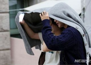 '충남·전북 최대 100㎜ 이상' 비·밤낮으로 선선…태풍 예상 경로는? [오늘 날씨]
