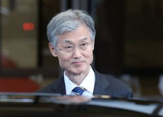 '조희대 회동설' 확신없는 與…野 "허위사실, 징벌적 손배 1호"
