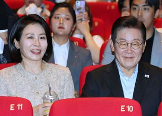李대통령 부부, 부산국제영화제 찾아…"정부도 영화 산업 성장에 관심"