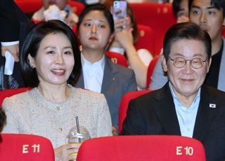 李대통령 부부, 부산국제영화제 찾아…"정부도 영화 산업 성장에 관심"