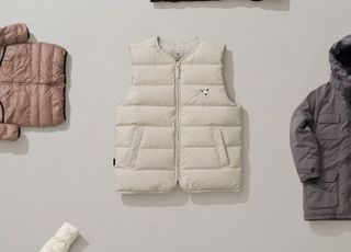 현대백화점, '착한 패딩조끼' 출시…"하나 사면 하나 기부"