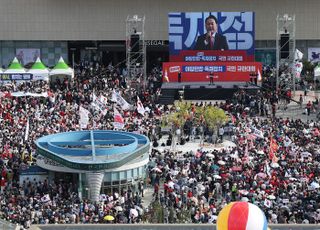 李대통령 '정치 안정' 내세웠지만…사법부 흔들리고 野 반발 거세져 [정국 기상대]