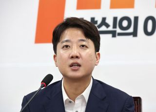 李대통령 '여적여 발언 논란'에 이준석 "커뮤니티서나…어떤 경로로 머릿속 주입됐나"