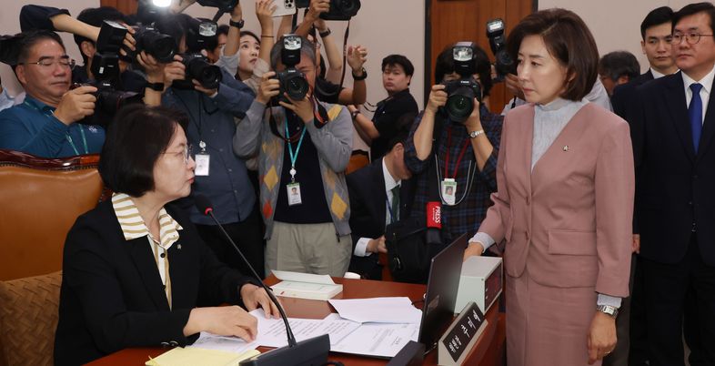 "추할 추" "윤석열 오빠"…법사위, 나·추 대전 20분 만에 정회