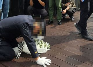 '순직 해경' 추모식 찾아 사죄한 당직 팀장…유족 격노