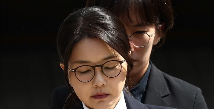 김건희 '주가조작·금품수수' 첫 재판…법정 선 모습 공개
