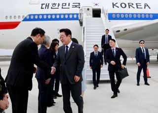 뉴욕 도착한 李대통령…첫 성과는 블랙록 회장과 'MOU 체결'