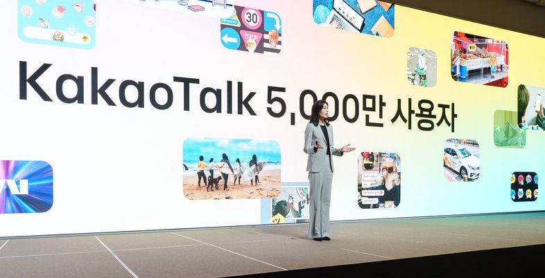 "챗GPT 업고 피드형으로 개편"...싹 바뀐 카카오톡 살펴보니(종합)