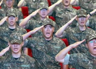 "포기하지 않겠습니다"…이재용 회장 장남, 해군 장교 후보생 입교식