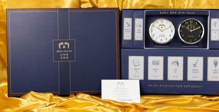 모습 드러낸 '대통령 시계' 추석 선물에 포함…"국정 매진 의지 담겨"