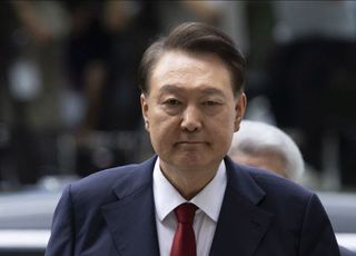 尹, '내란 특검 추가 기소' 첫 재판 나온다…보석심문도 진행