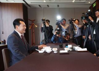 '총력투쟁' 이어 김문수 만난 장동혁, 당내통합·당력결집 모색 등 [9/24(수) 데일리안 출근길 뉴스]