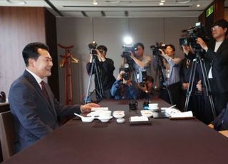 '총력투쟁' 이어 김문수 만난 장동혁, 당내통합·당력결집 모색