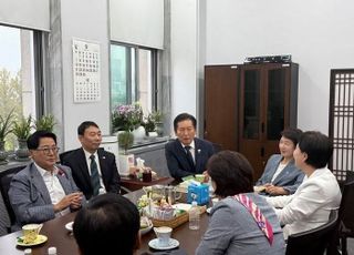 정청래, 친명계 우려에도 '조희대 청문회 기습 의결' 법사위 재차 격려