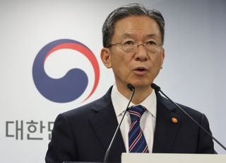 법무장관 "새 술은 새 부대에 담으라는 국민 요구 따라 검찰개혁 추진"