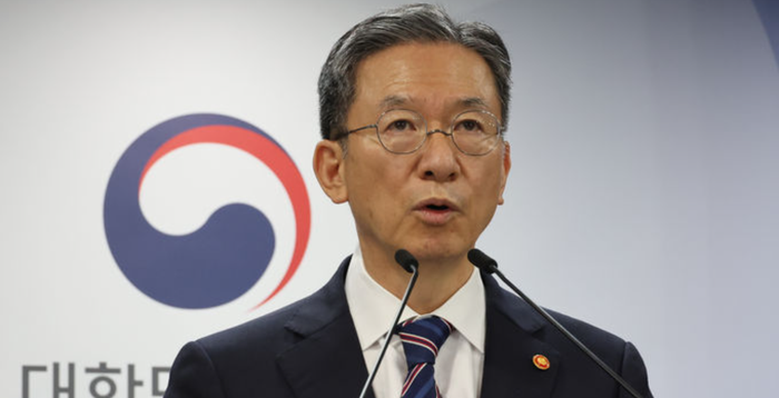 법무장관 "새 술은 새 부대에 담으라는 국민 요구 따라 검찰개혁 추진"