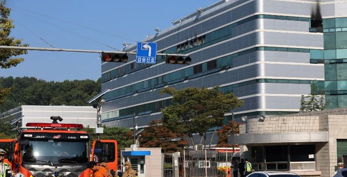 국정자원 화재에 리튬배터리 384개 전소…완진 지연