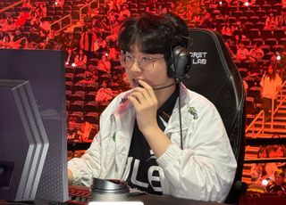 [포토] '제우스' 최우제, LCK 결승전 앞두고 마이크 체크